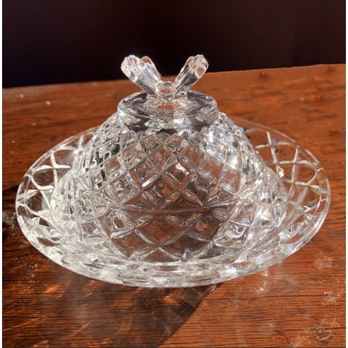 Tajine en verre ,avec des jolies ciselures aux motifs 14x 8cm
